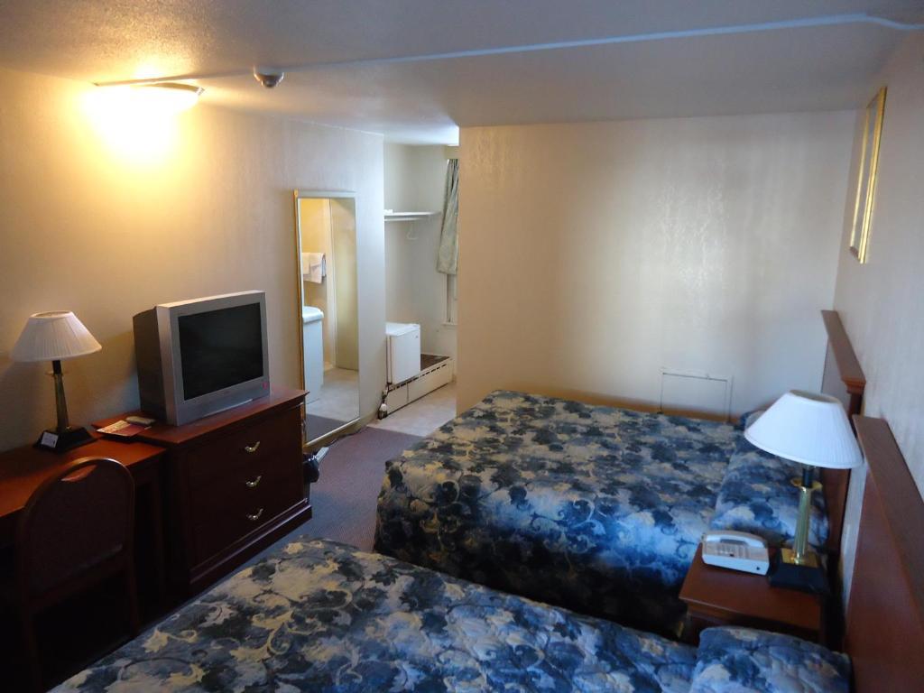 Canadiana Motel Sudbury Room photo