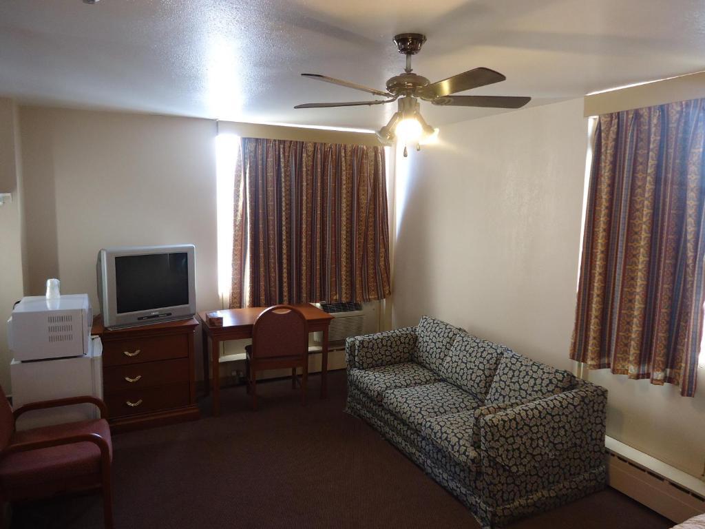Canadiana Motel Sudbury Room photo