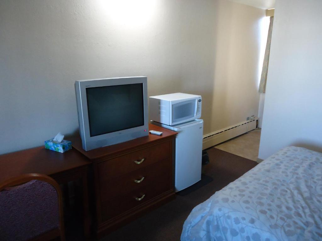 Canadiana Motel Sudbury Room photo