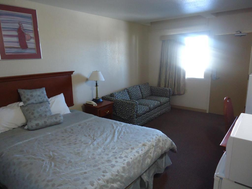 Canadiana Motel Sudbury Room photo